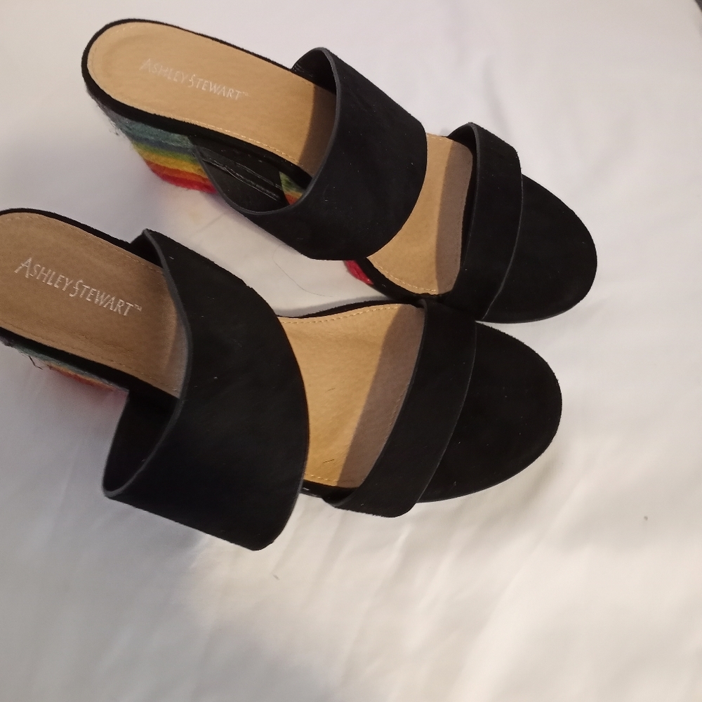 Shoe - Picture 2 of 4